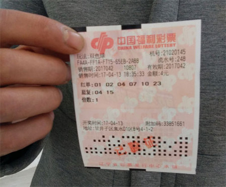 警员厉声道：而且不止寄给了你的女婿，据我们所知，整个金陵收到这种卡的，至少也有上千人。